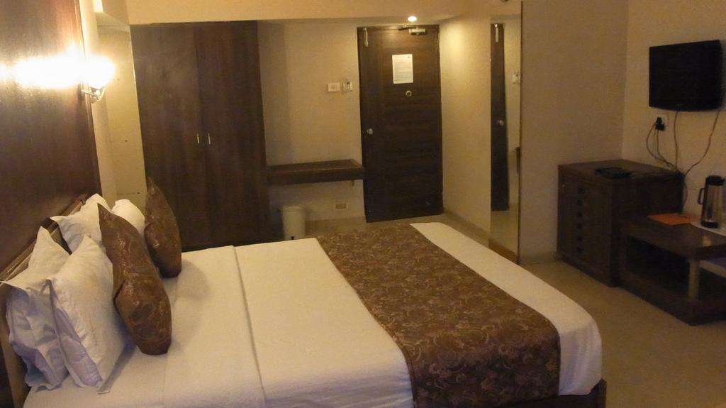 Hotel Eden Ahmedabad Quarto foto